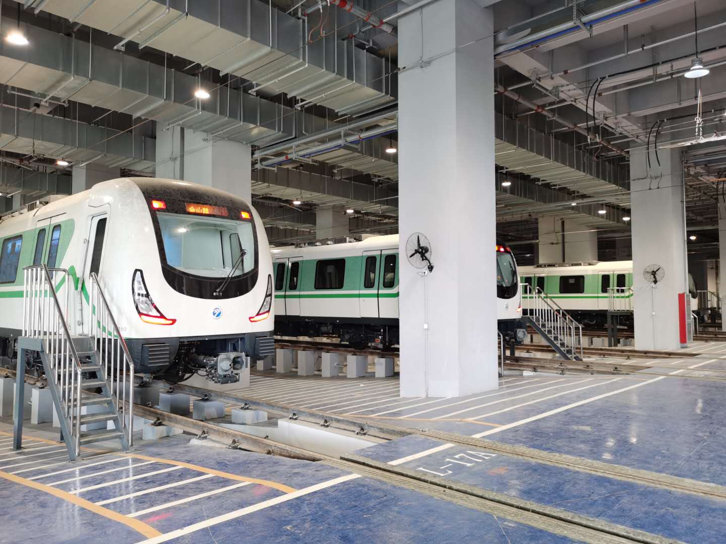 電源浪涌保護器